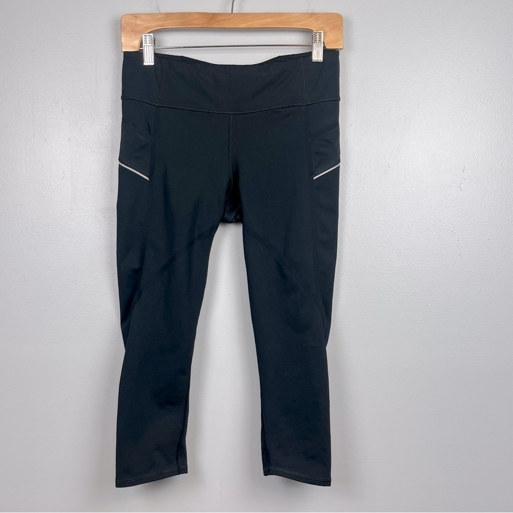 Athleta black Stride Capri length leggings, size small.